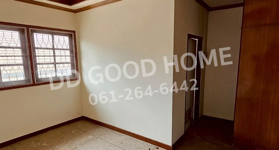 Local comercial en venta de 3 habitaciones en Mueang Udon Thani, Udon Thani