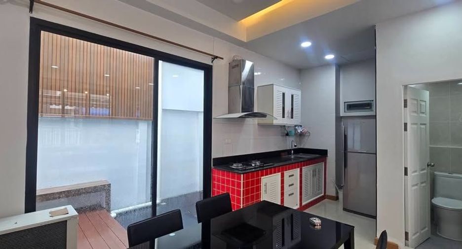 Casa adosada en alquiler de 4 habitaciones en Mueang Samut Prakan, Samut Prakan