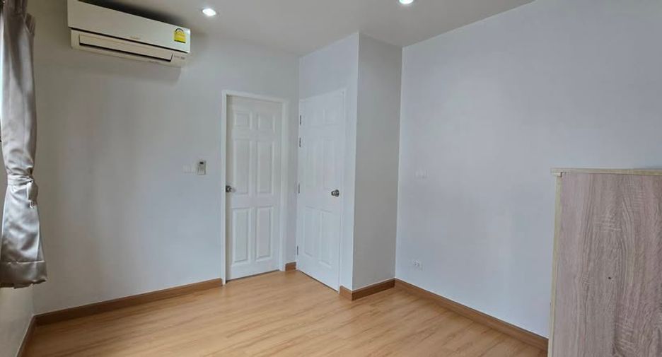 Casa adosada en alquiler de 4 habitaciones en Mueang Samut Prakan, Samut Prakan