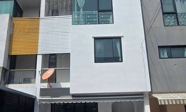 Casa adosada en alquiler de 4 habitaciones en Mueang Samut Prakan, Samut Prakan