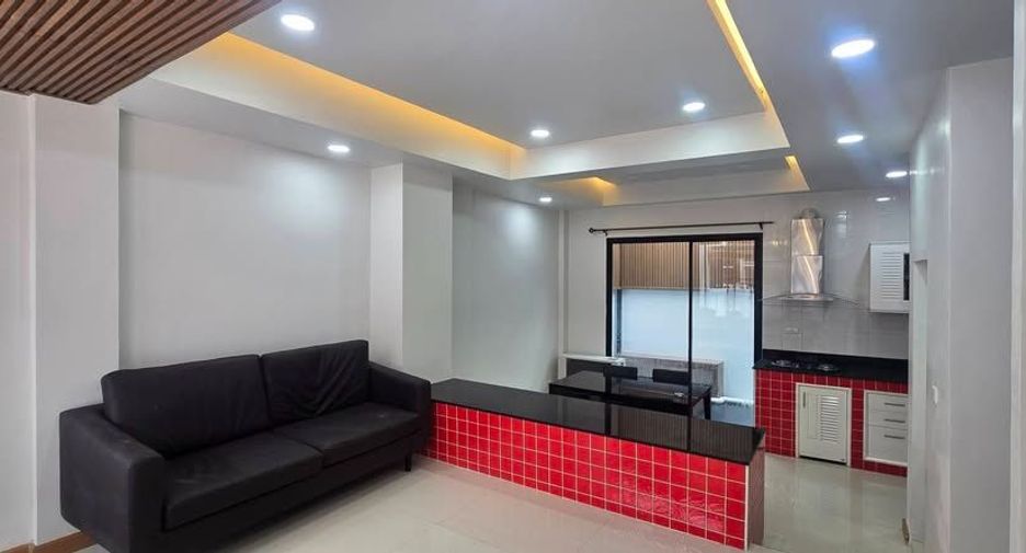 Casa adosada en alquiler de 4 habitaciones en Mueang Samut Prakan, Samut Prakan