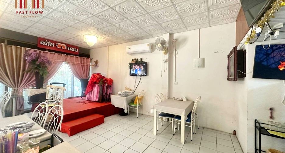 For sale 5 bedrooms retail Space in Taling Chan, Bangkok