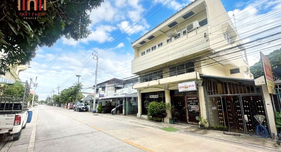 For sale 5 bedrooms retail Space in Taling Chan, Bangkok
