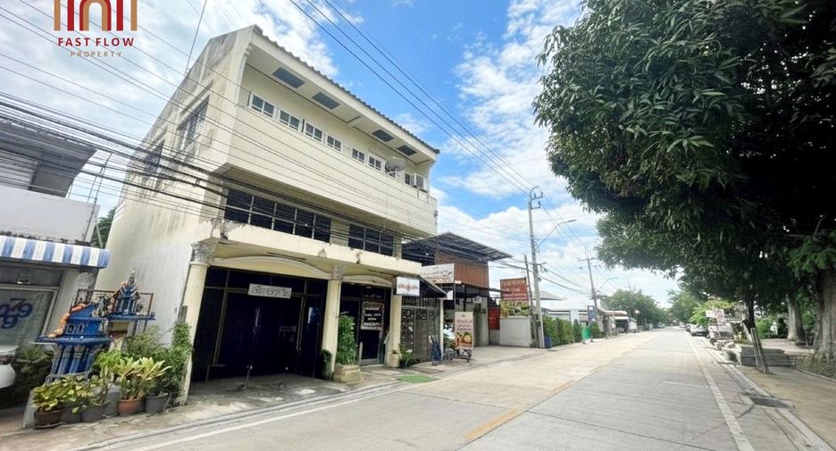 For sale 5 bedrooms retail Space in Taling Chan, Bangkok