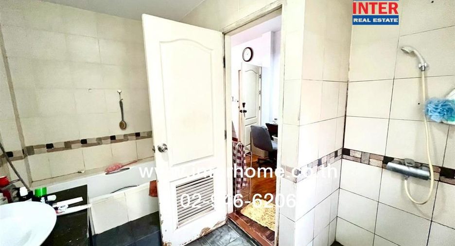 For sale 3 bedrooms house in Bang Kapi, Bangkok