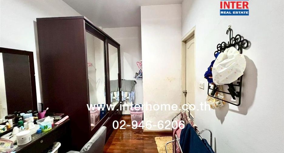 For sale 3 bedrooms house in Bang Kapi, Bangkok