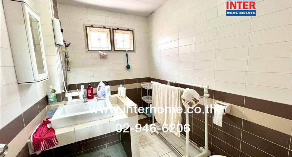 For sale 3 bedrooms house in Bang Kapi, Bangkok