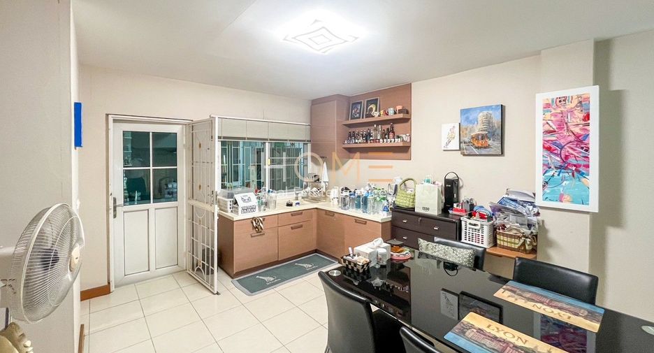 For sale 3 bedrooms townhouse in Bueng Kum, Bangkok