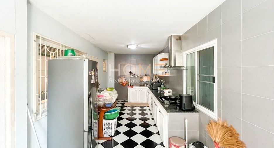 For sale 3 bedrooms townhouse in Bueng Kum, Bangkok