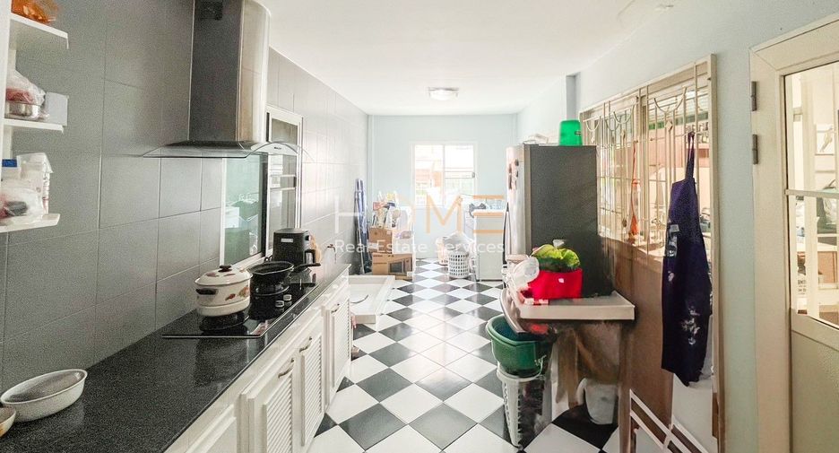 For sale 3 bedrooms townhouse in Bueng Kum, Bangkok
