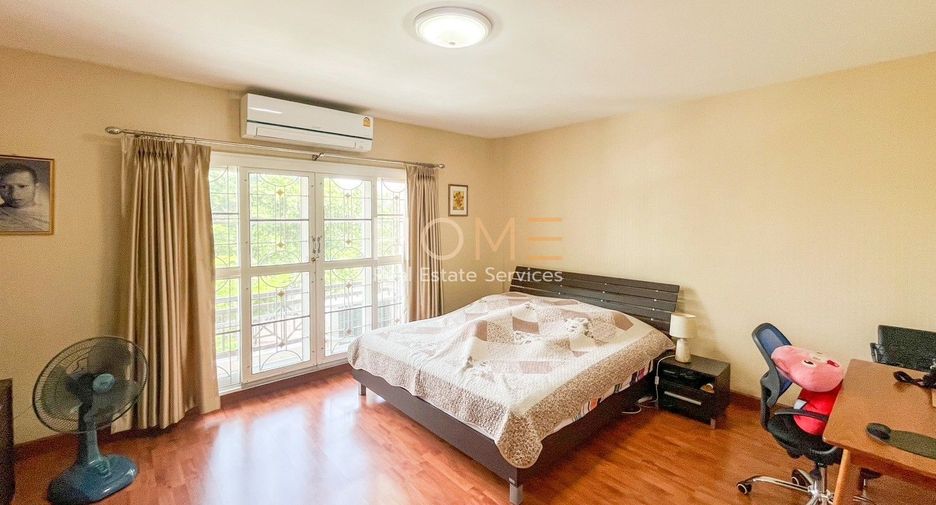 For sale 3 bedrooms townhouse in Bueng Kum, Bangkok