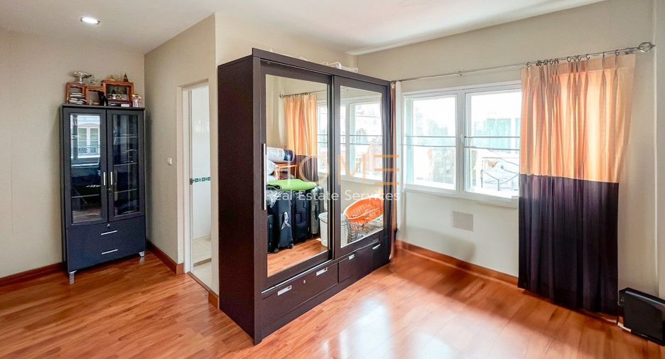 For sale 3 bedrooms townhouse in Bueng Kum, Bangkok