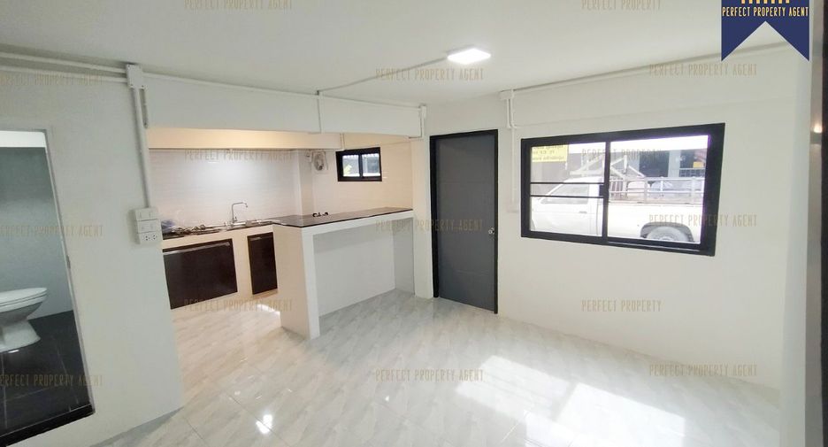 For sale 1 bed townhouse in Mueang Samut Prakan, Samut Prakan