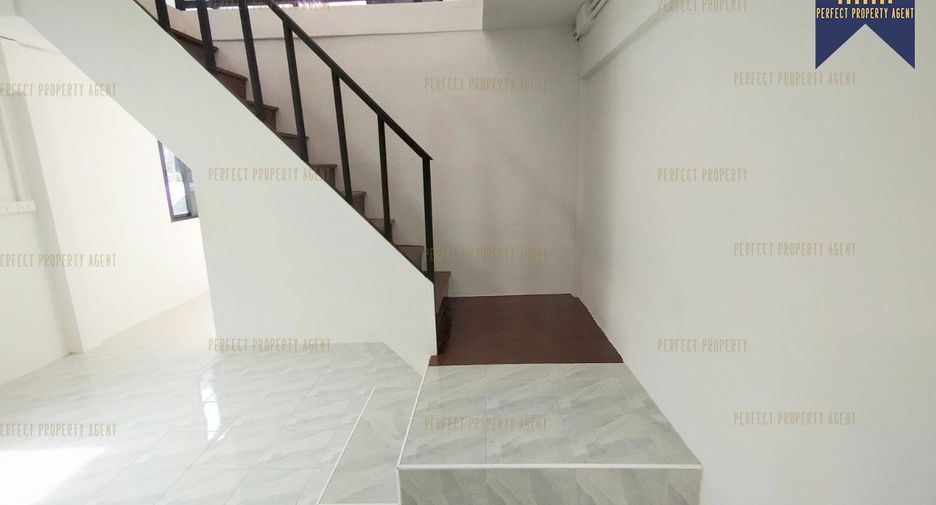 For sale 1 bed townhouse in Mueang Samut Prakan, Samut Prakan