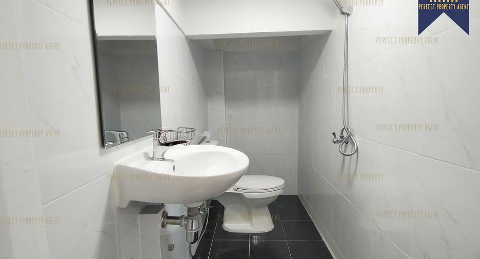 For sale 1 bed townhouse in Mueang Samut Prakan, Samut Prakan