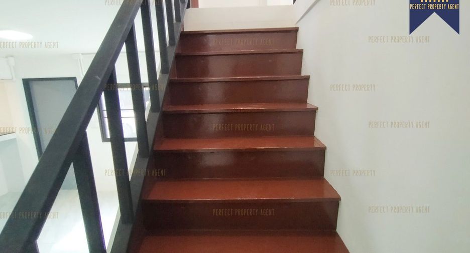 For sale 1 bed townhouse in Mueang Samut Prakan, Samut Prakan
