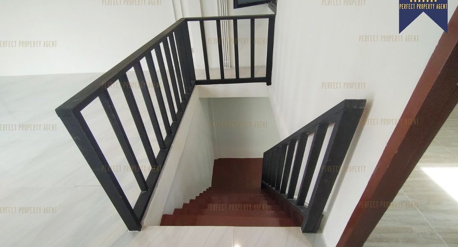 For sale 1 bed townhouse in Mueang Samut Prakan, Samut Prakan