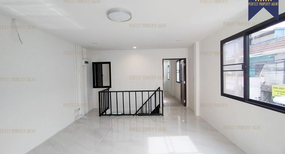 For sale 1 bed townhouse in Mueang Samut Prakan, Samut Prakan