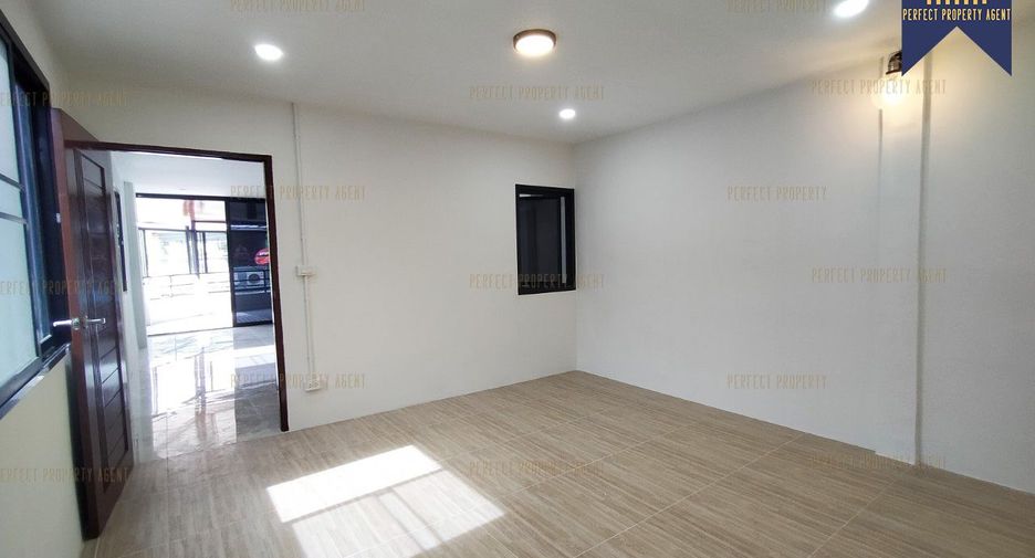 For sale 1 bed townhouse in Mueang Samut Prakan, Samut Prakan