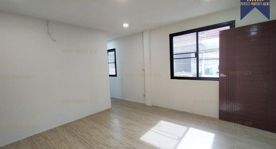 For sale 1 bed townhouse in Mueang Samut Prakan, Samut Prakan
