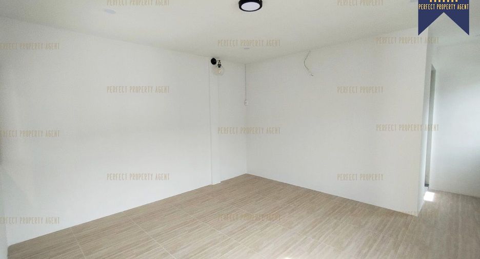 For sale 1 bed townhouse in Mueang Samut Prakan, Samut Prakan