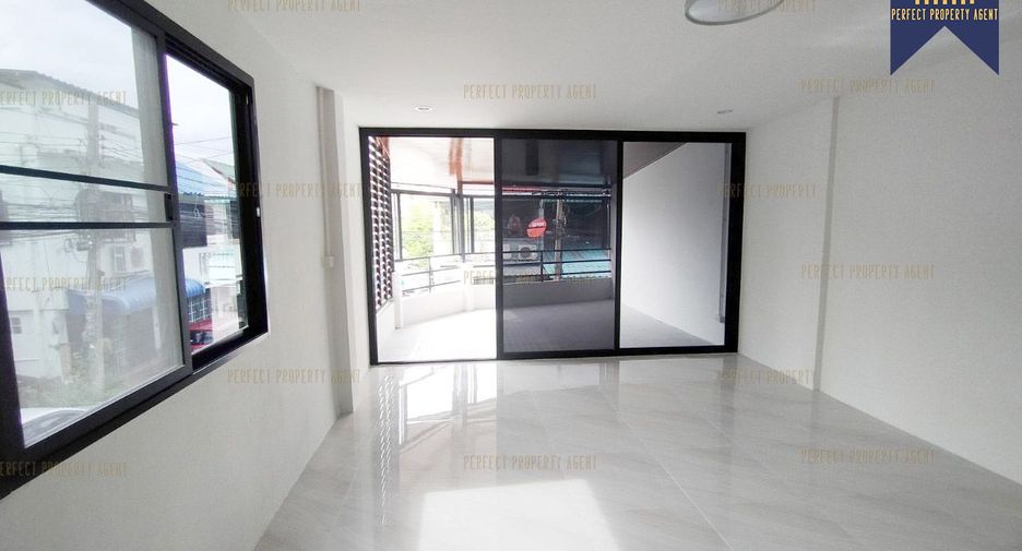 For sale 1 bed townhouse in Mueang Samut Prakan, Samut Prakan