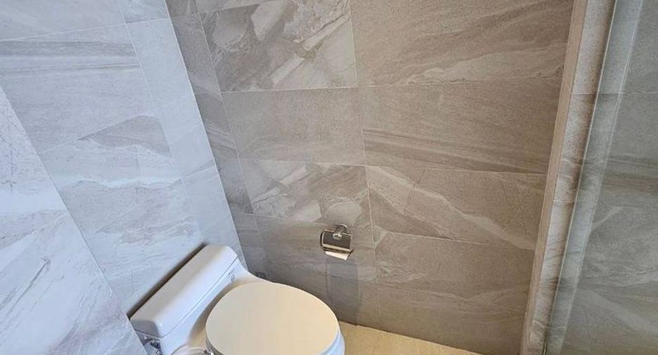 For sale 1 bed condo in Si Racha, Chonburi