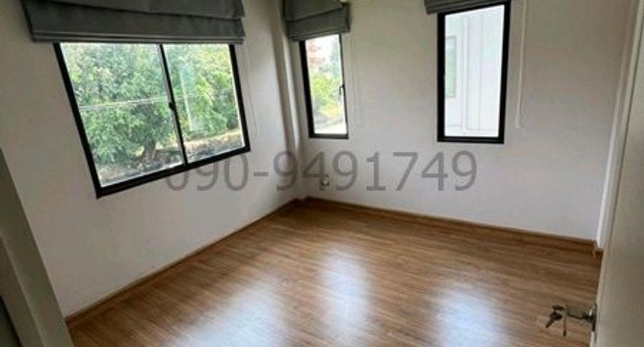 For rent 4 bedrooms townhouse in Khlong Sam Wa, Bangkok