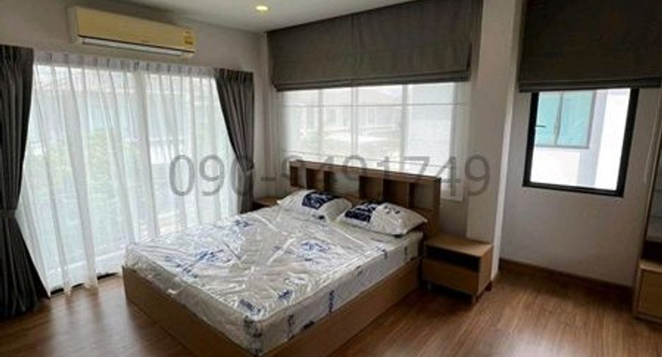 For rent 4 bedrooms townhouse in Khlong Sam Wa, Bangkok