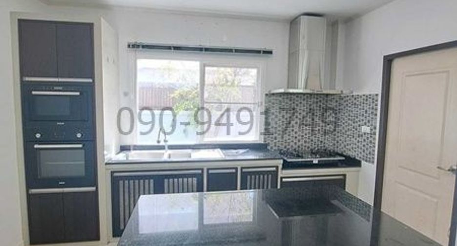 For sale 4 bedrooms condo in Lat Krabang, Bangkok