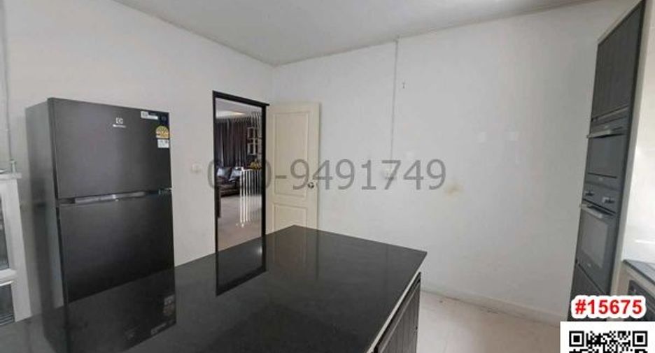 For sale 4 bedrooms condo in Lat Krabang, Bangkok
