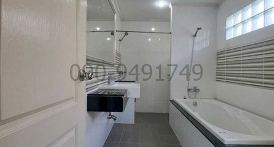 For sale 4 bedrooms condo in Lat Krabang, Bangkok