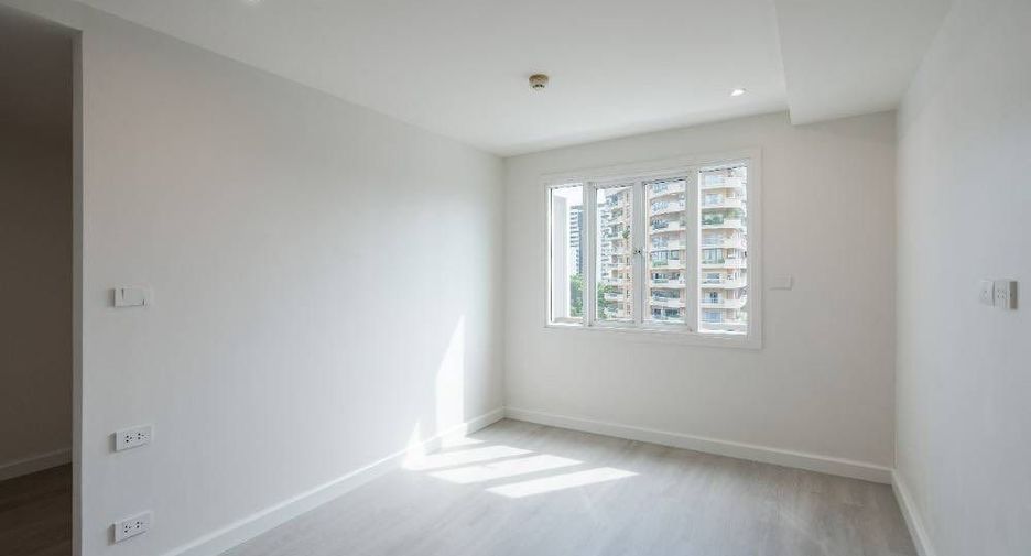For sale 3 bedrooms condo in Watthana, Bangkok