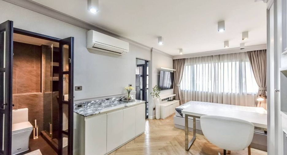 For sale 1 bed condo in Yan Nawa, Bangkok