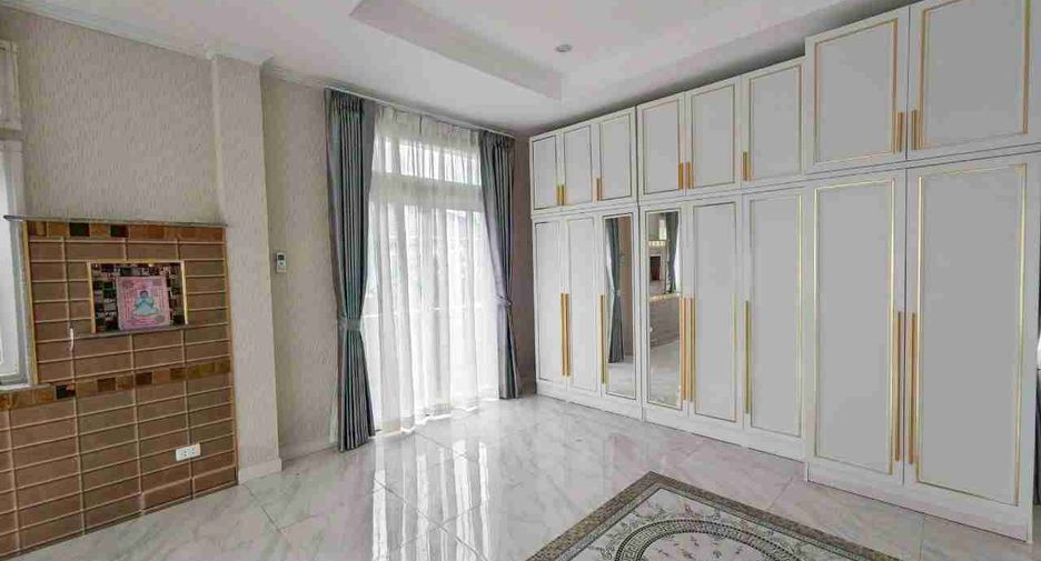 For sale 4 bedrooms house in Suan Luang, Bangkok