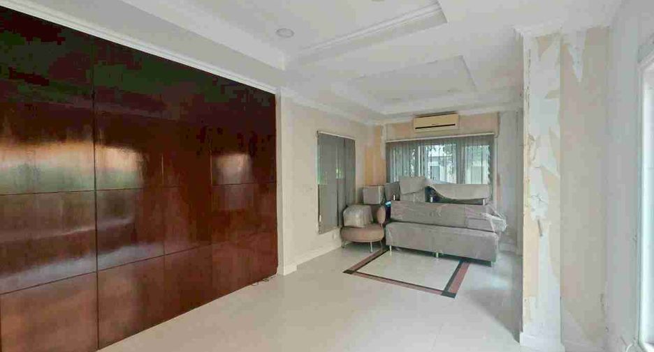 For sale 4 bedrooms house in Suan Luang, Bangkok
