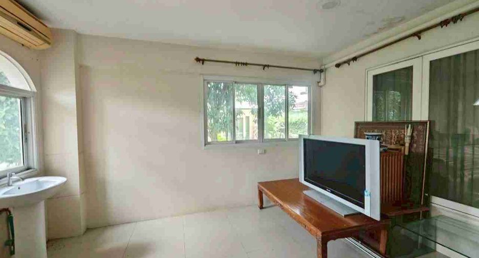 For sale 4 bedrooms house in Suan Luang, Bangkok
