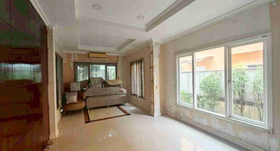 For sale 4 bedrooms house in Suan Luang, Bangkok