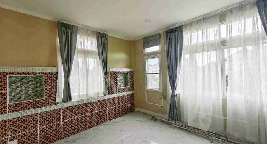 For sale 4 bedrooms house in Suan Luang, Bangkok