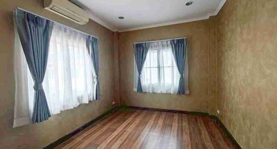 For sale 4 bedrooms house in Suan Luang, Bangkok