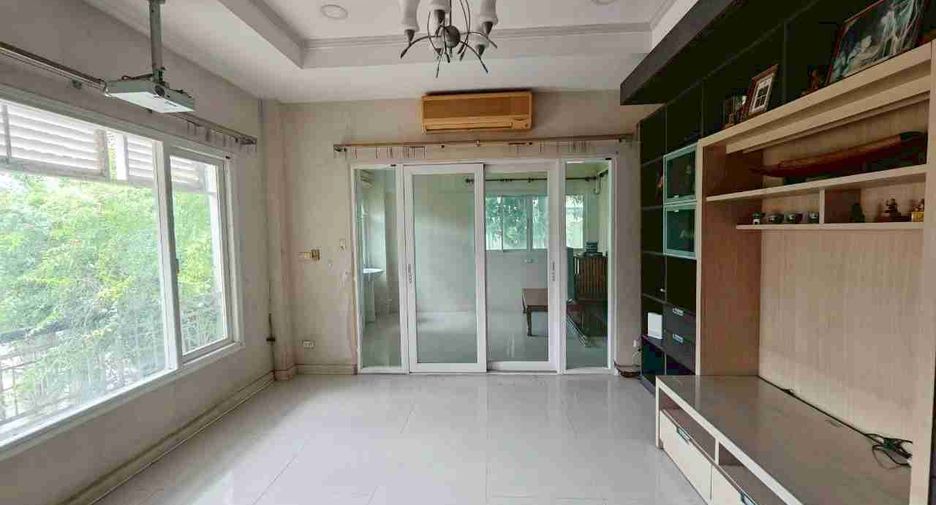 For sale 4 bedrooms house in Suan Luang, Bangkok