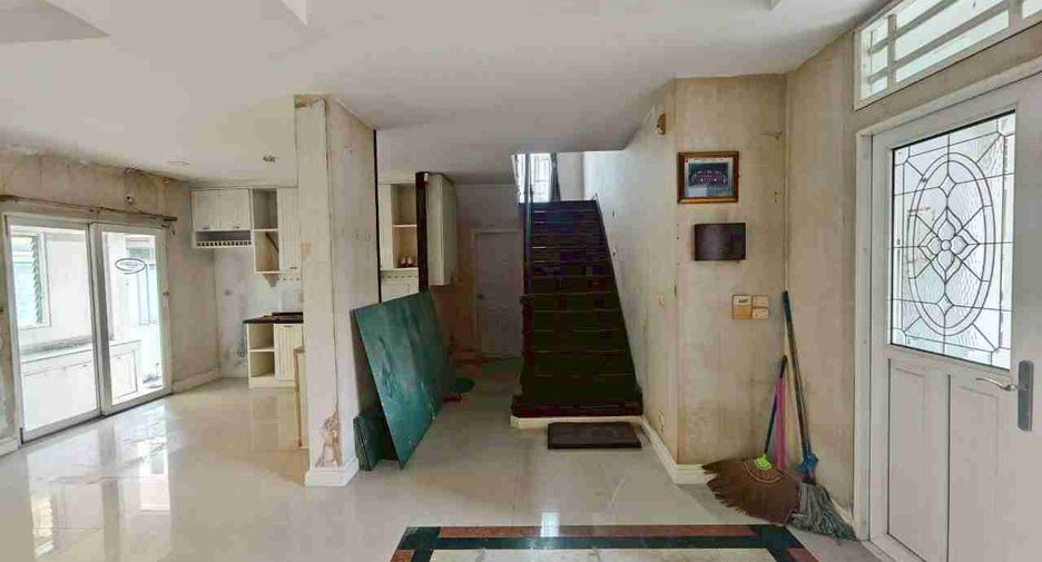 For sale 4 bedrooms house in Suan Luang, Bangkok