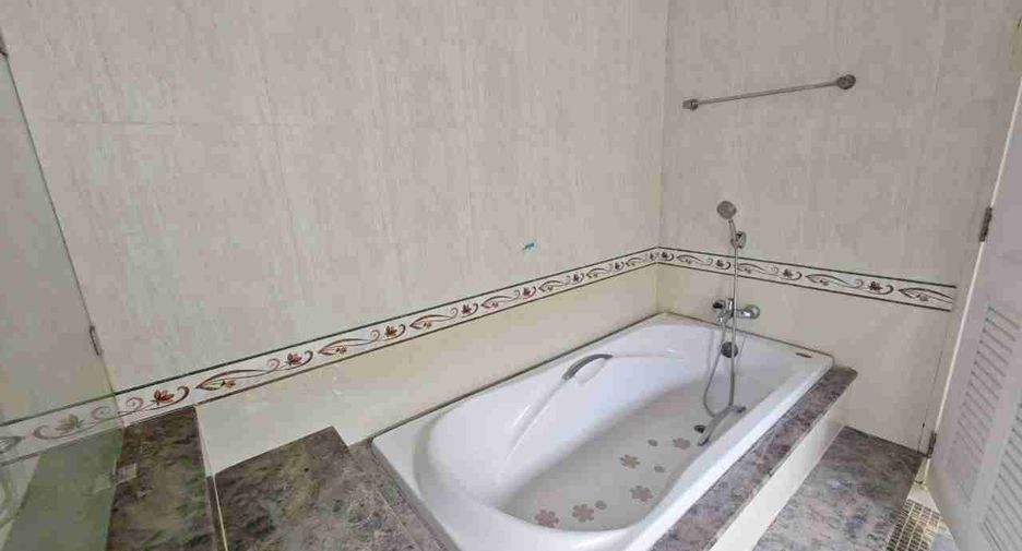 For sale 4 bedrooms house in Suan Luang, Bangkok