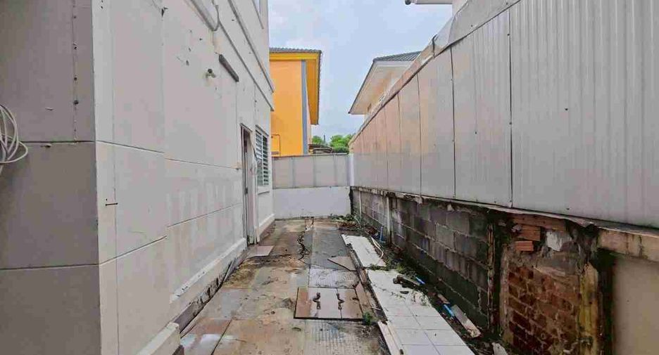 For sale 4 bedrooms house in Suan Luang, Bangkok