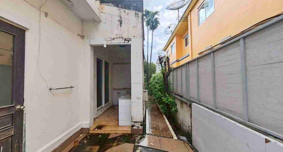 For sale 4 bedrooms house in Suan Luang, Bangkok
