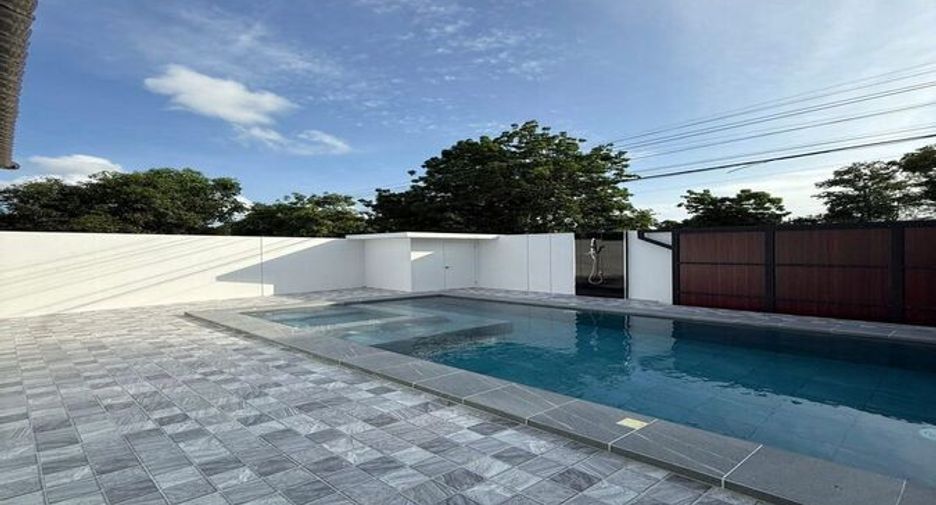 For rent 3 bedrooms villa in Bang Lamung, Chonburi