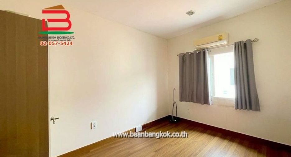 For sale 4 bedrooms townhouse in Sai Mai, Bangkok