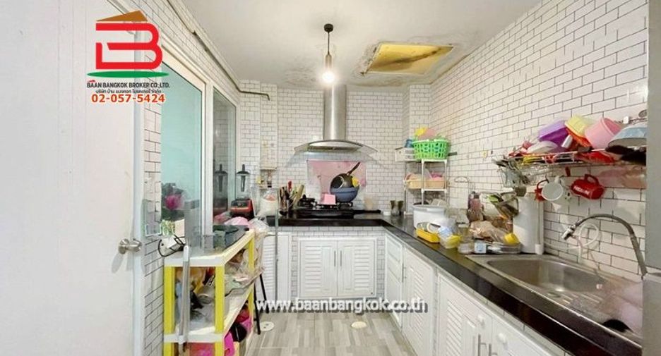 For sale 4 bedrooms townhouse in Sai Mai, Bangkok