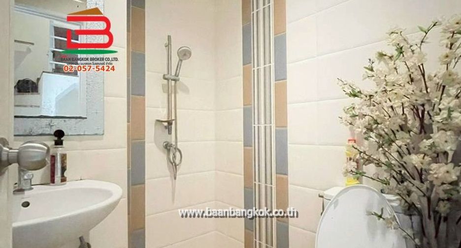 For sale 4 bedrooms townhouse in Sai Mai, Bangkok