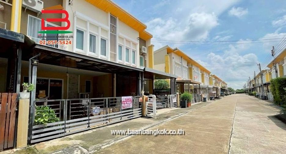 For sale 4 bedrooms townhouse in Sai Mai, Bangkok